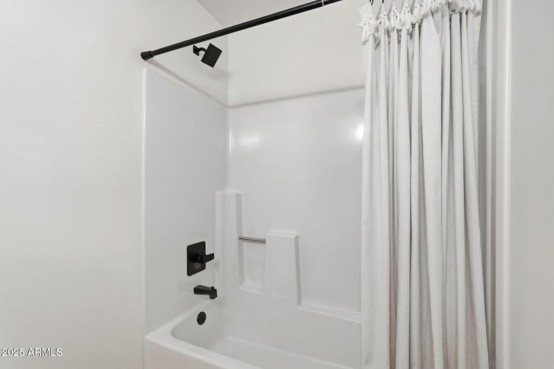 Bedroom 2 Ensuite Bath