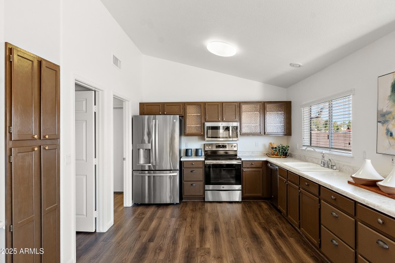 OPEN KITCHEN