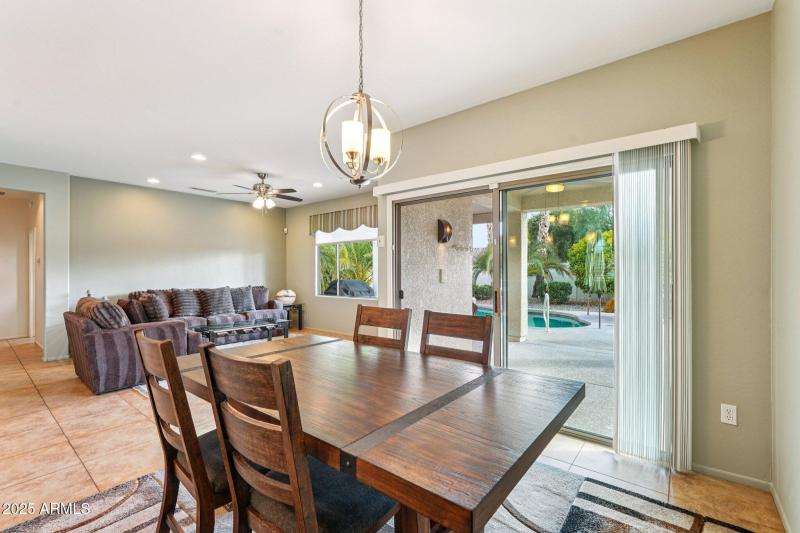 18-web-or-mls-N Wasson Peak Dr-S2411-016