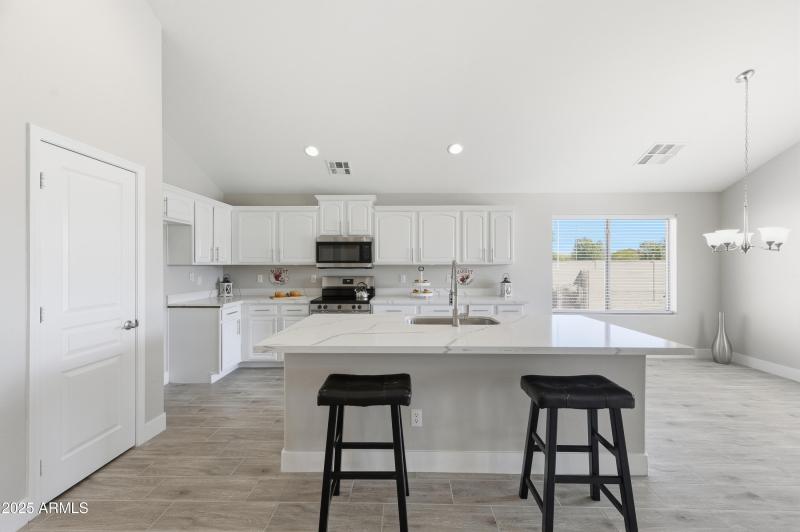 18575 N Miller Way-10