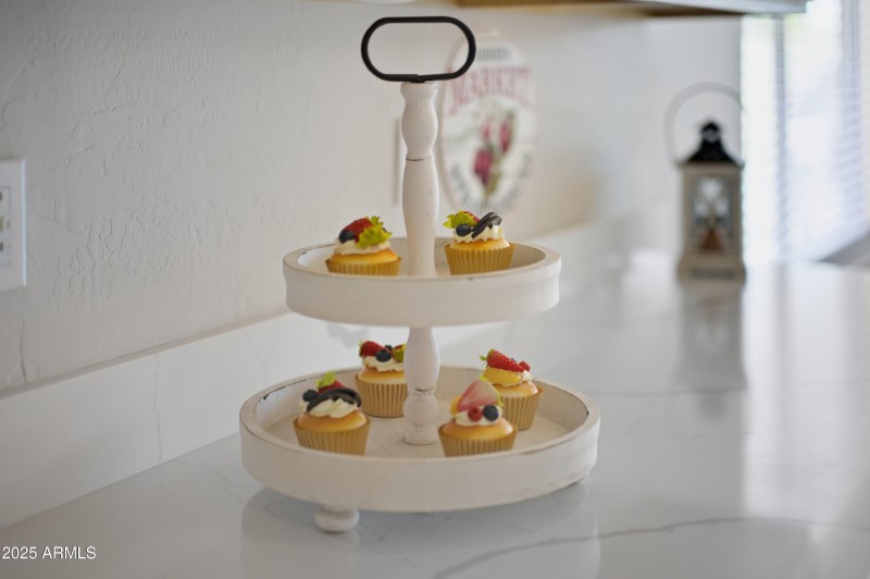 18575 N Miller Way-11