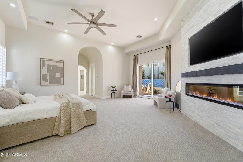 37-033-primary-bedroom