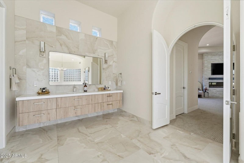 42-038-primary-bathroom