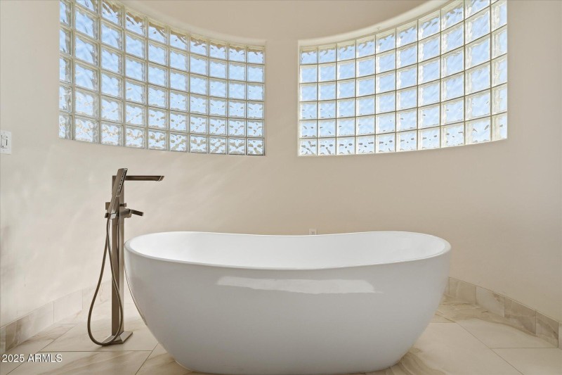 43-039-primary-bathroom