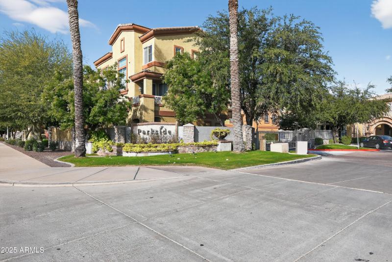 03_1920_E_Bell_Rd_Phoenix_AZ_85022-Exter