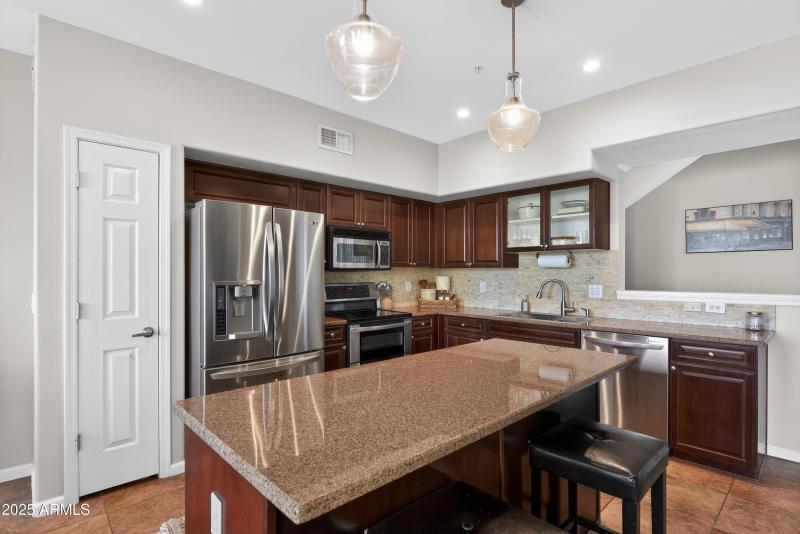 12_1920_E_Bell_Rd_Phoenix_AZ_85022-Kitch