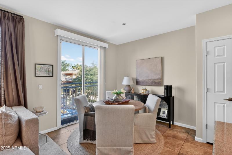 15_1920_E_Bell_Rd_Phoenix_AZ_85022-Dinin