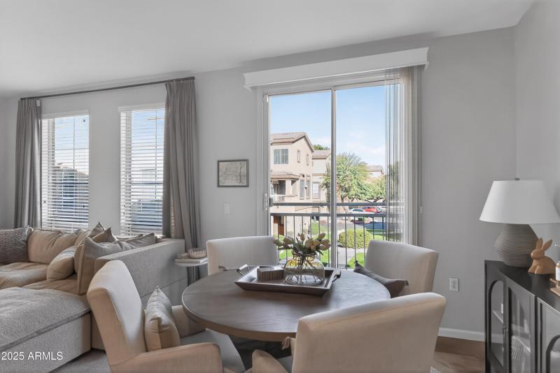 17_1920_E_Bell_Rd_Phoenix_AZ_85022-Dinin