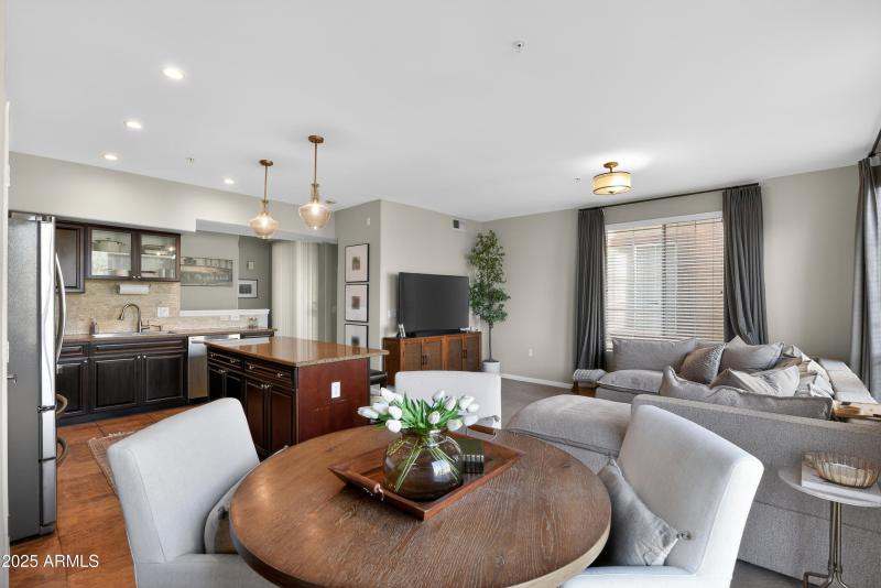 18_1920_E_Bell_Rd_Phoenix_AZ_85022-Dinin