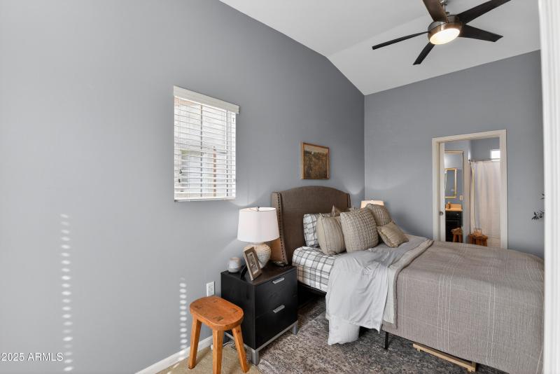 20_1920_E_Bell_Rd_Phoenix_AZ_85022-Bedro