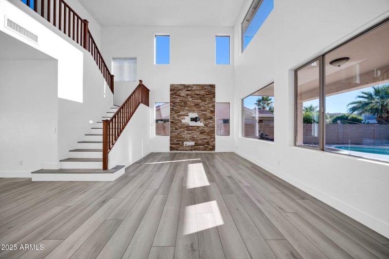 16529 W Saguaro Ln-13