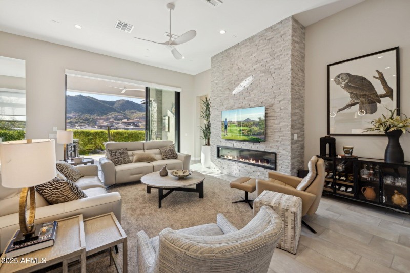 11-web-or-mls-14530-e-adero-canyon-dr