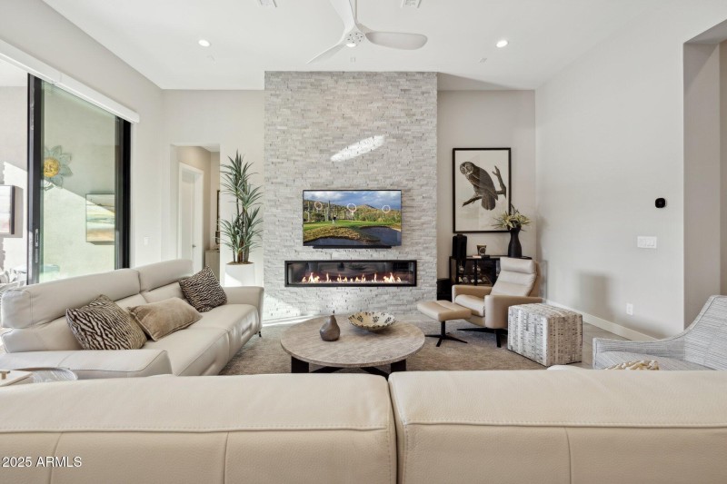 12-web-or-mls-14530-e-adero-canyon-dr