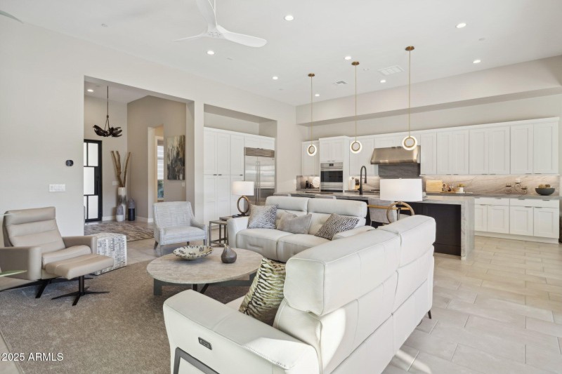 14-web-or-mls-14530-e-adero-canyon-dr