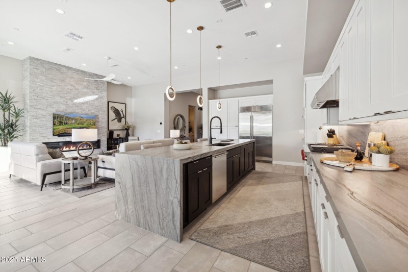 22-web-or-mls-14530-e-adero-canyon-dr