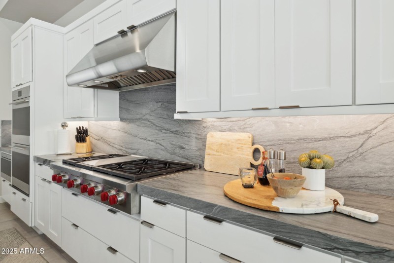 23-web-or-mls-14530-e-adero-canyon-dr