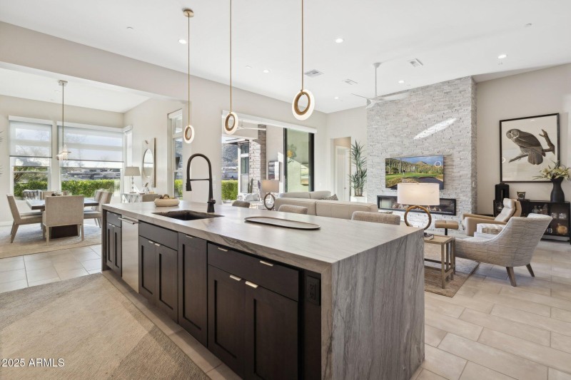 25-web-or-mls-14530-e-adero-canyon-dr