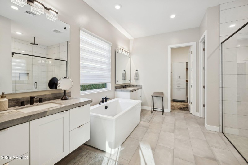 30-web-or-mls-14530-e-adero-canyon-dr