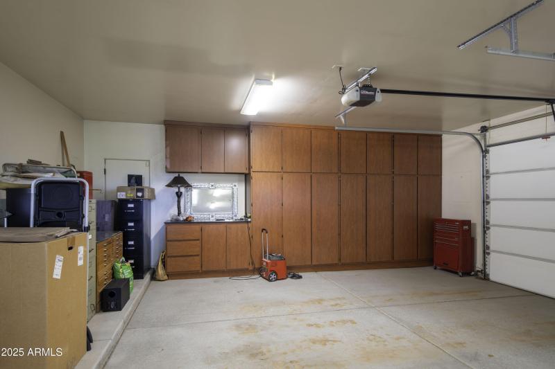 3 Car Garage w-Blt in Cabs