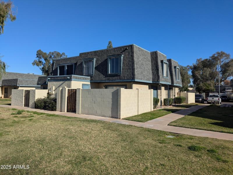 PXL_20251202_172436675