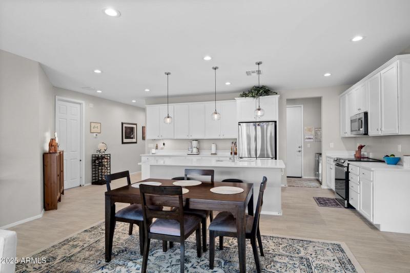 005__2049 E Entoro Dr