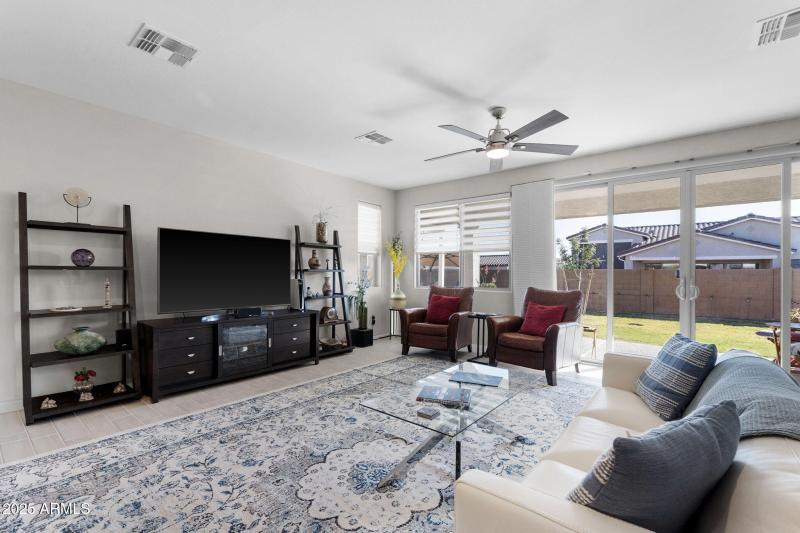 010__2049 E Entoro Dr