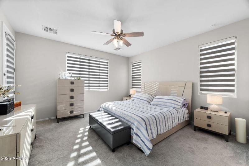 025__2049 E Entoro Dr