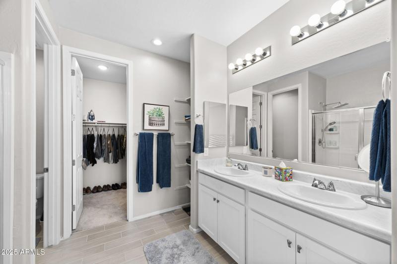 028__2049 E Entoro Dr