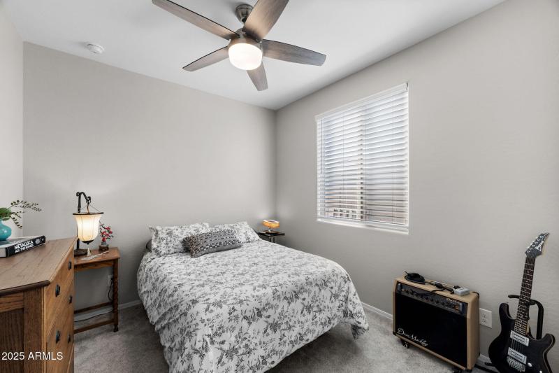 030__2049 E Entoro Dr