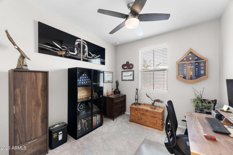 031__2049 E Entoro Dr