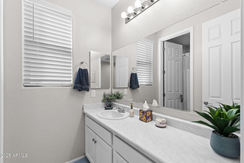 032__2049 E Entoro Dr