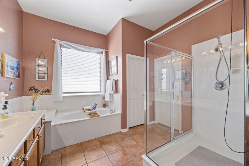 27-web-or-mls-17607-w-eagle-dr