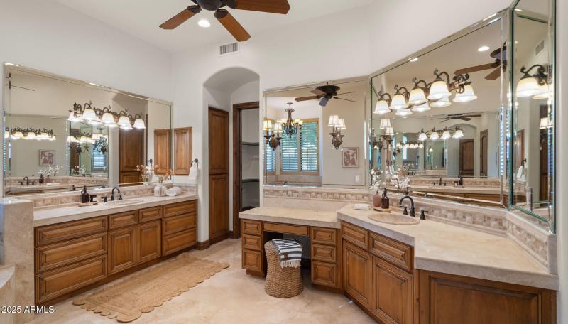 88-web-or-mls-Primary Bedroom1 (2)