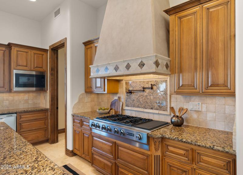 45-web-or-mls-Kitchen1 (2)