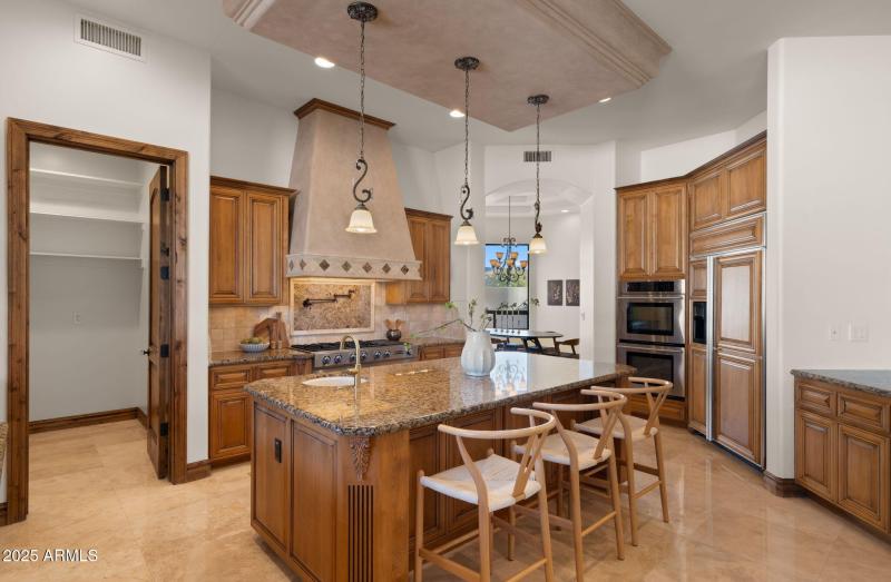 41-web-or-mls-Kitchen3 (2)