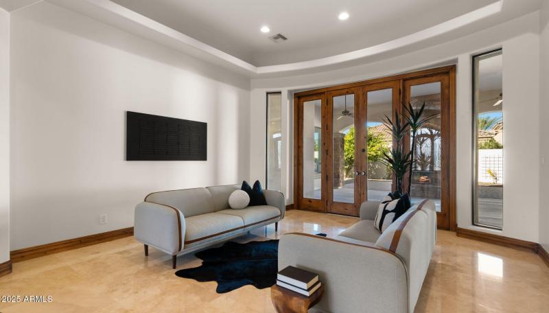 29-web-or-mls-Living Room2