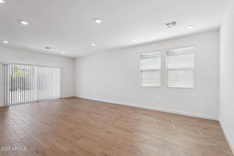 10-web-or-mls-2313-s-125th-dr-lot-156