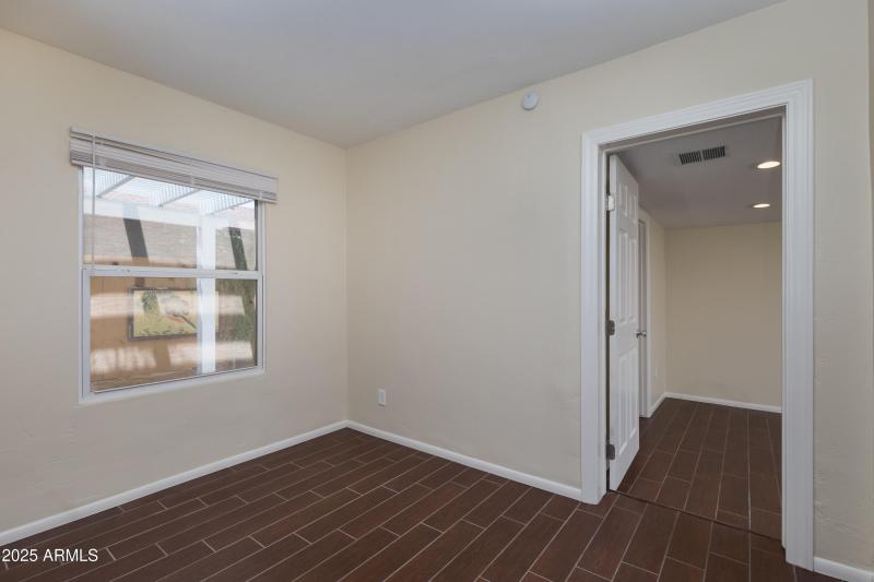 1646_E_Indianola_Ave_2_03