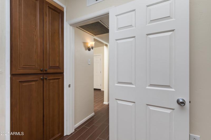 1646_E_Indianola_Ave_2_04