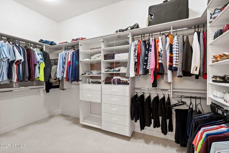 Primar Closet