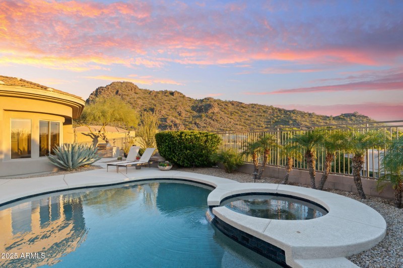 Poolside Mountain Views!
