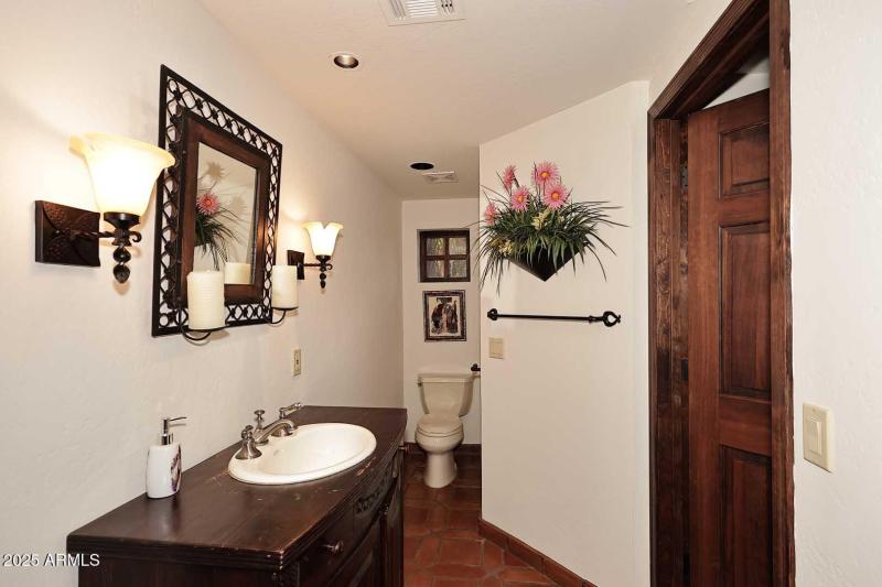 Guest Bedroom-Ensuite (2)