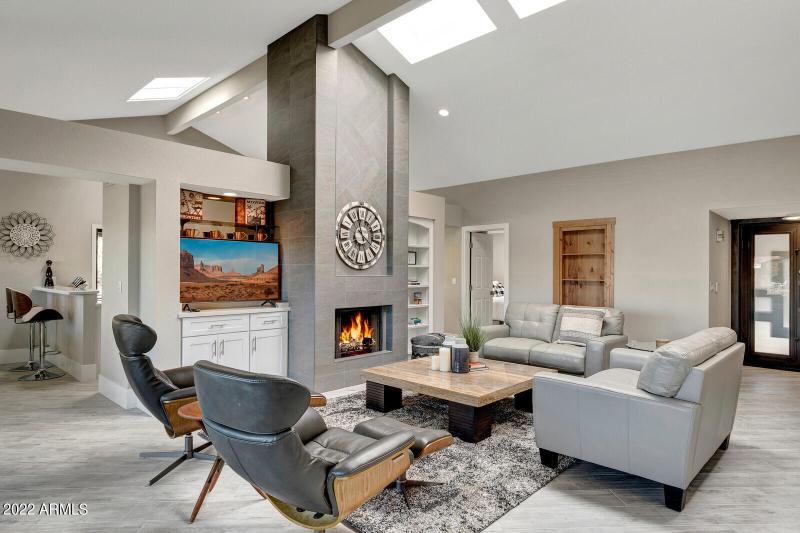 08_10559_N_104th_Place__08_mls