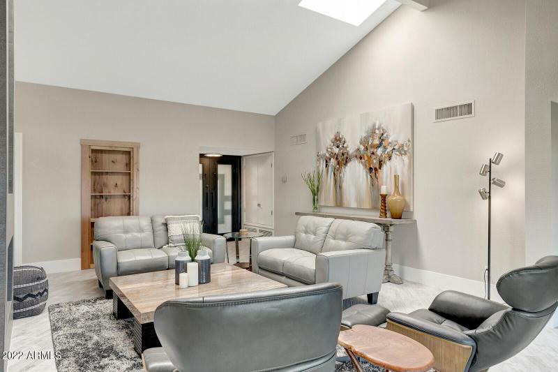 09_10559_N_104th_Place__09_mls