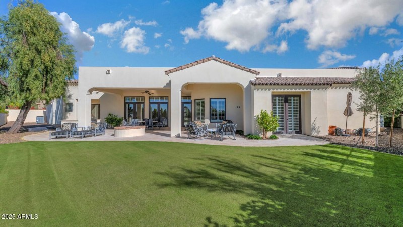 3905 E Sierra Vista Dr-large-038-046-TOD