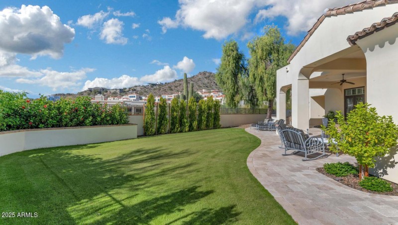 3905 E Sierra Vista Dr-large-040-017-TOD