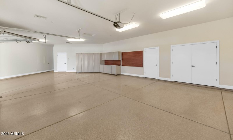 3905 E Sierra Vista Dr-large-050-047-TOD