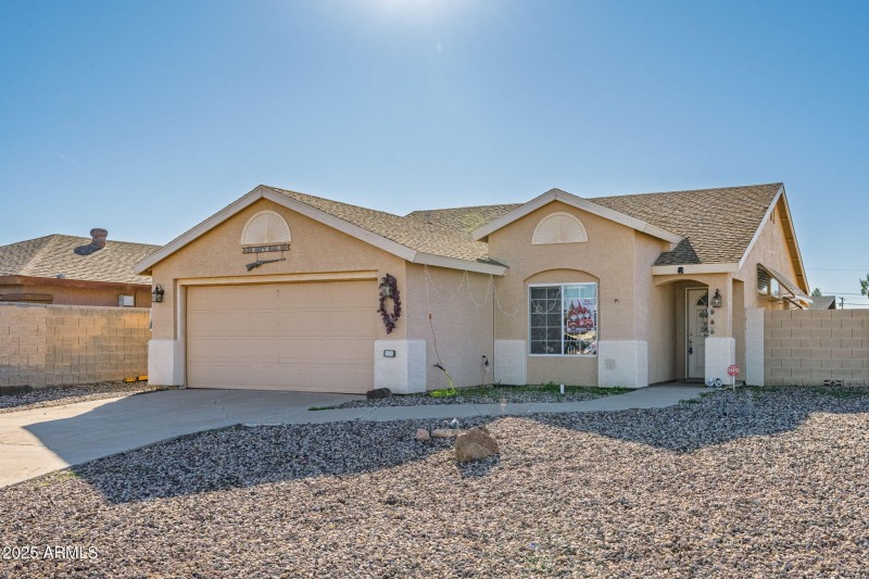 2-web-or-mls-8735 W Pineveta Dr-2