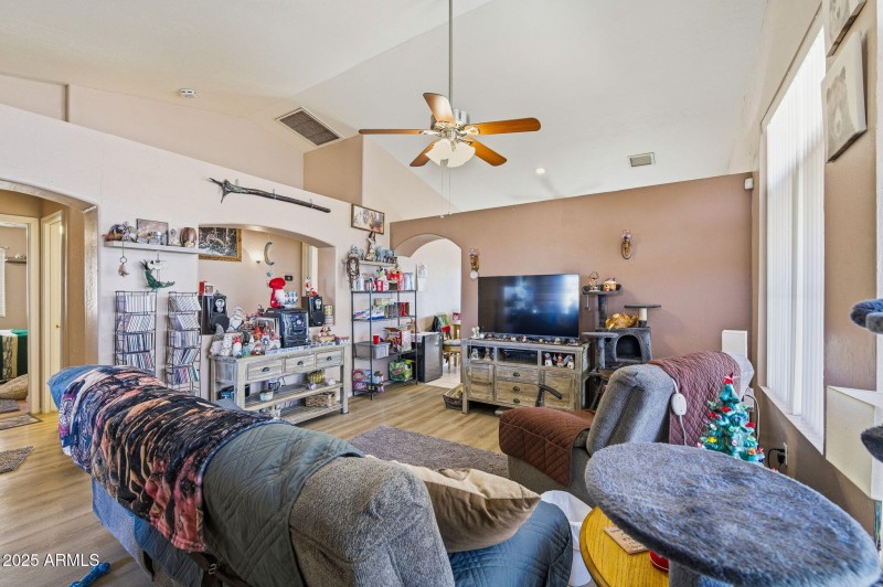 8-web-or-mls-8735 W Pineveta Dr-8