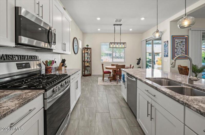 09-18562 W Thistle Landing Dr 24